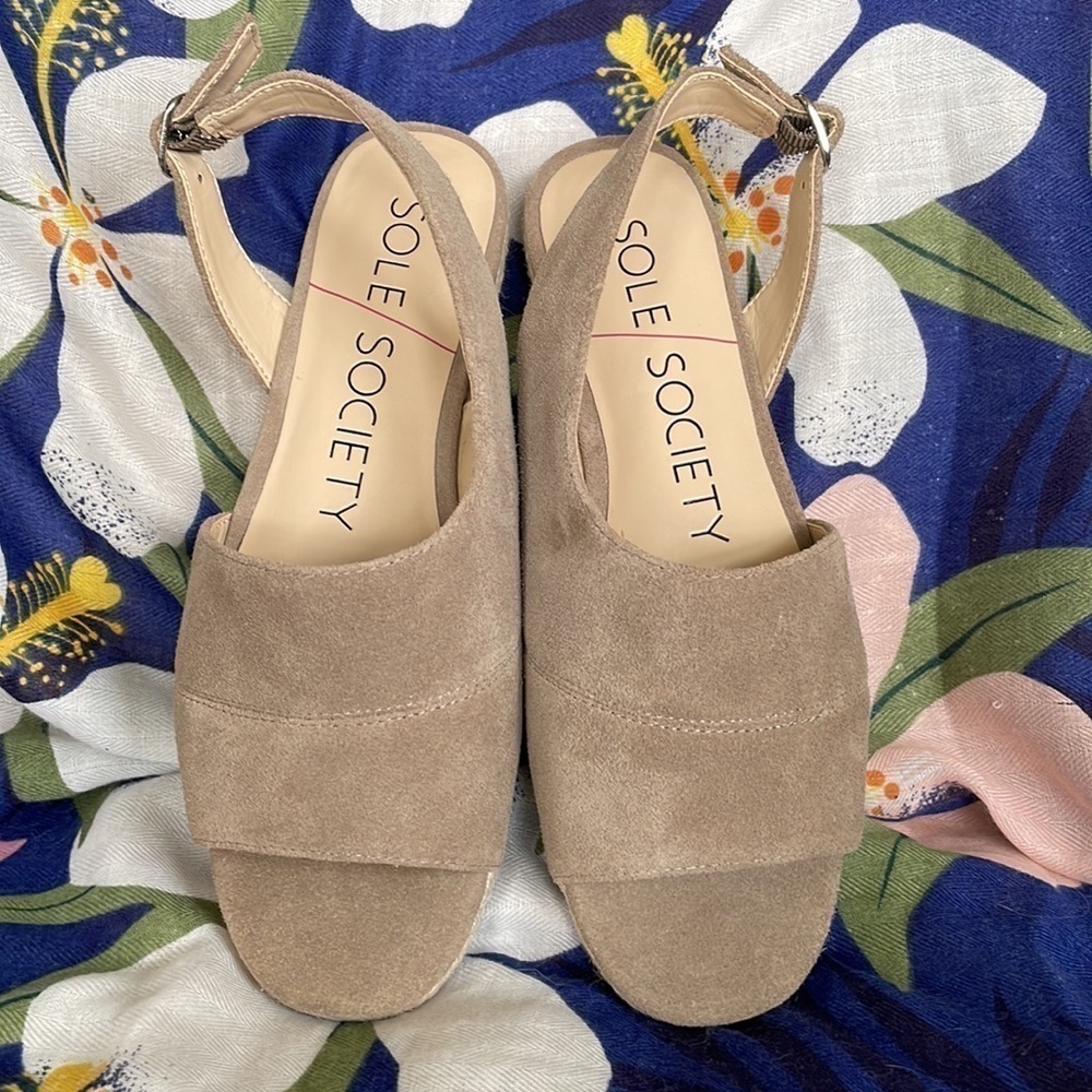 Brand New Sole Society Genuine Suede Leather Taupe Neutral Slingback Sandals
